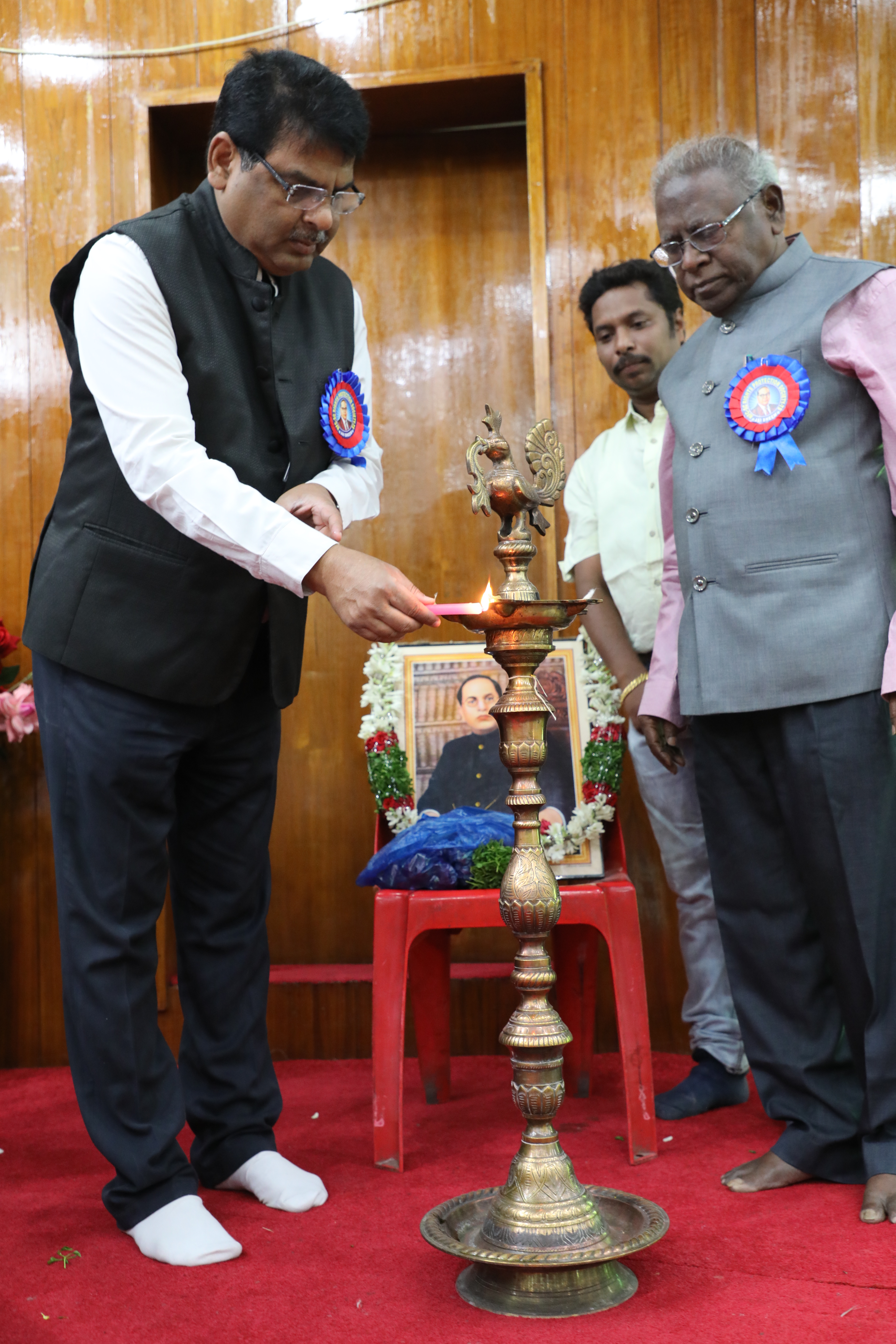 Lighting of the lamp by the dignitaries