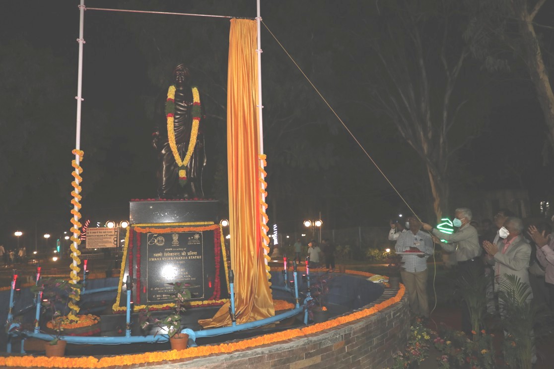 Unveiling of statue of Swamy Vivekananda by Dr KN Vyas, Chairman, AEC & Secretary, DAE at DAE Colony.