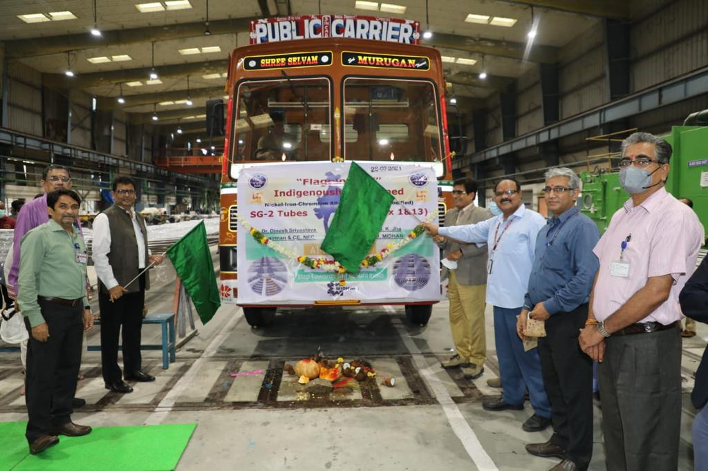 Dr.Dinesh Srivastava, Chairman and CE,NFC and  Shri S.K.Jha Chairman and MD, Midhani and other dignitaries flagging off the first consignment of 2nd set of Steam Generator.