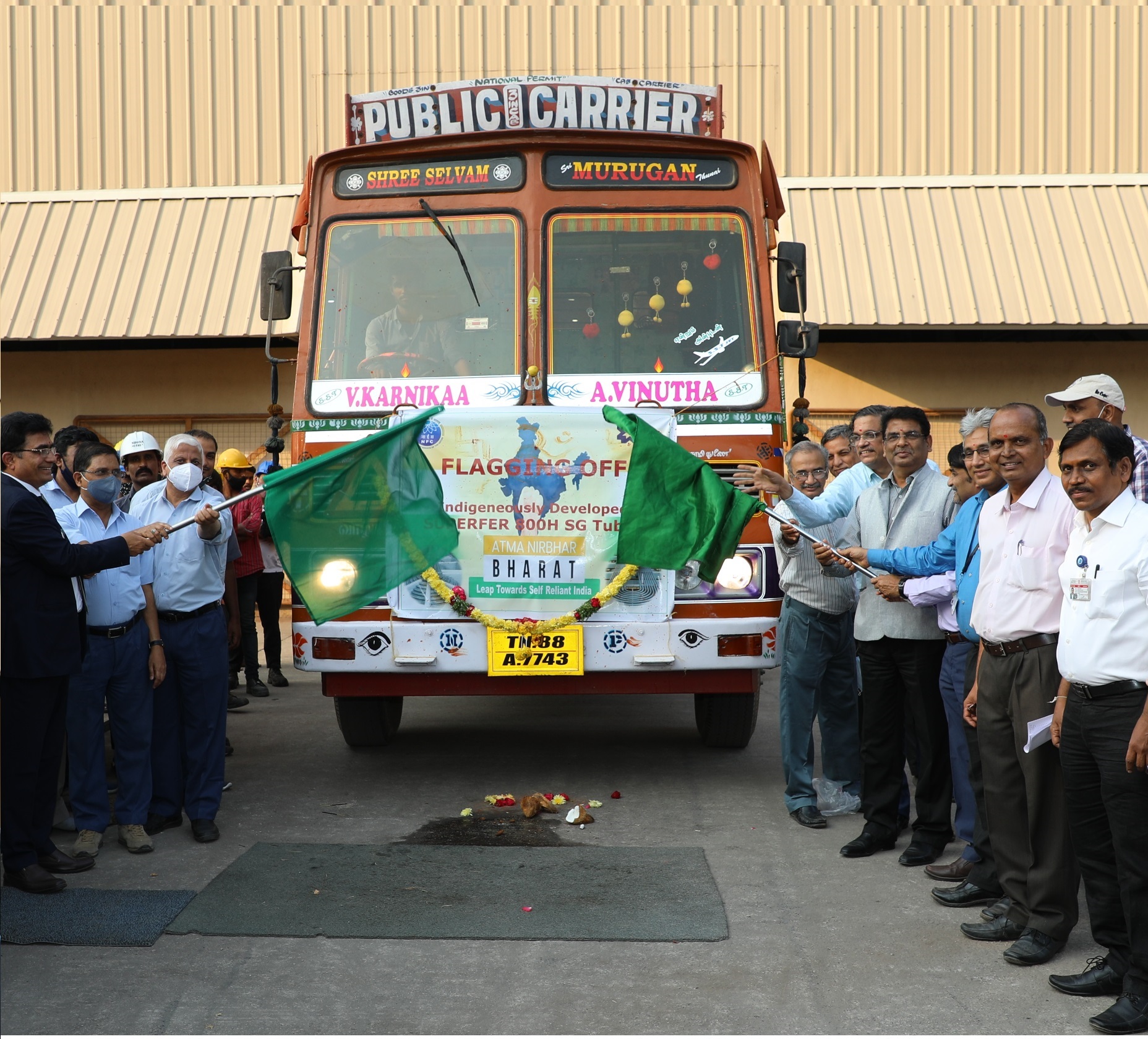 Dr.Dinesh Srivastava , Chairman and CE, NFC flagging off the first consignment with Shri S.K.Jha Chairman and MD, Midhani and other dignitaries.
