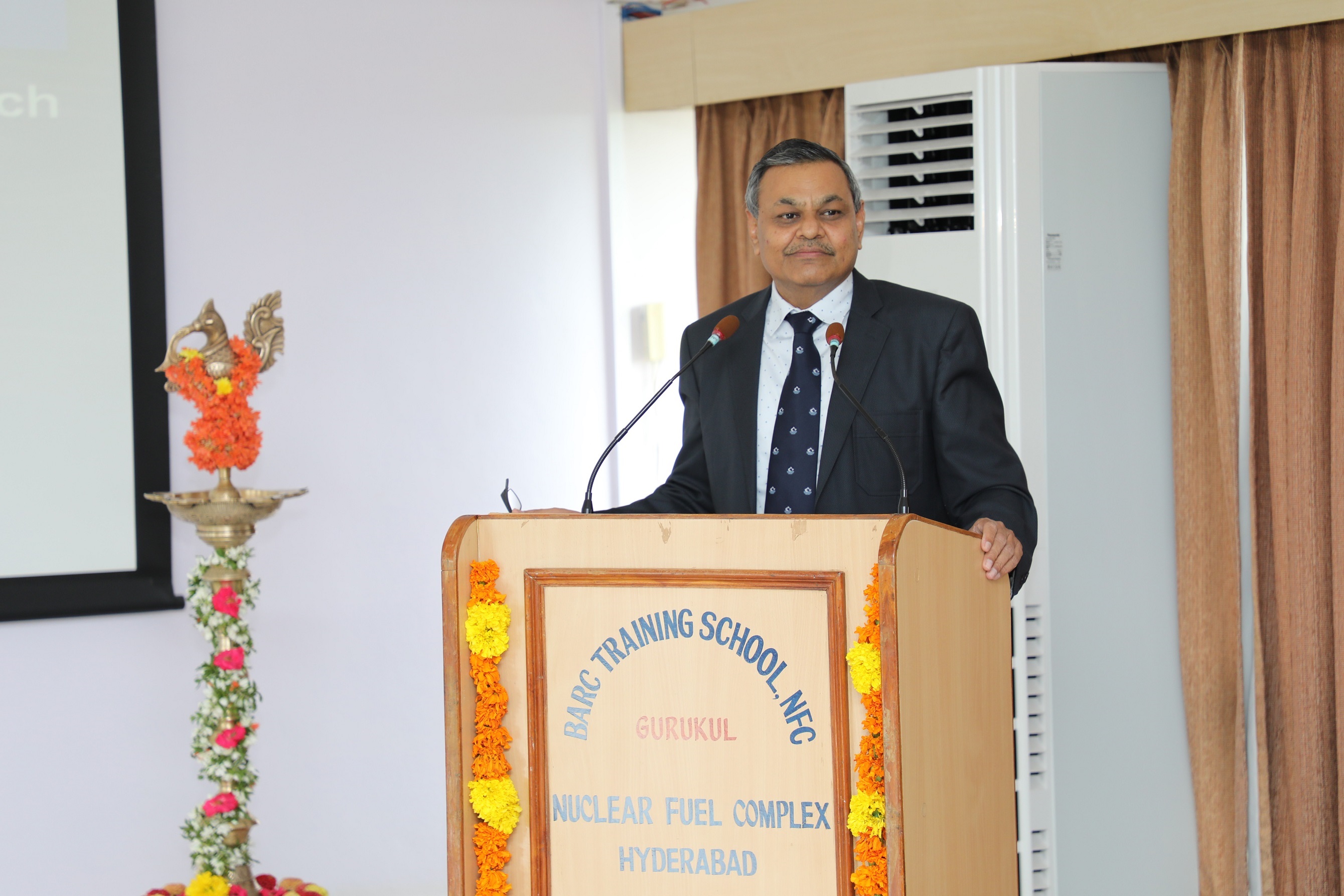 Chief Guest Dr. D K Sinha, Director AMDER addressing the Audience.