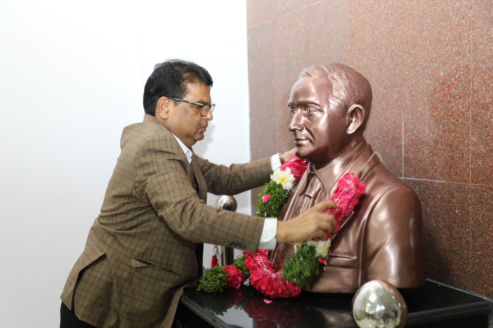 Garlanding the bust of Dr. Vikram Sarabhai, Former Chairman, AEC & Secretary, DAE by Dr. Dinesh Srivastava, CE, NFC.