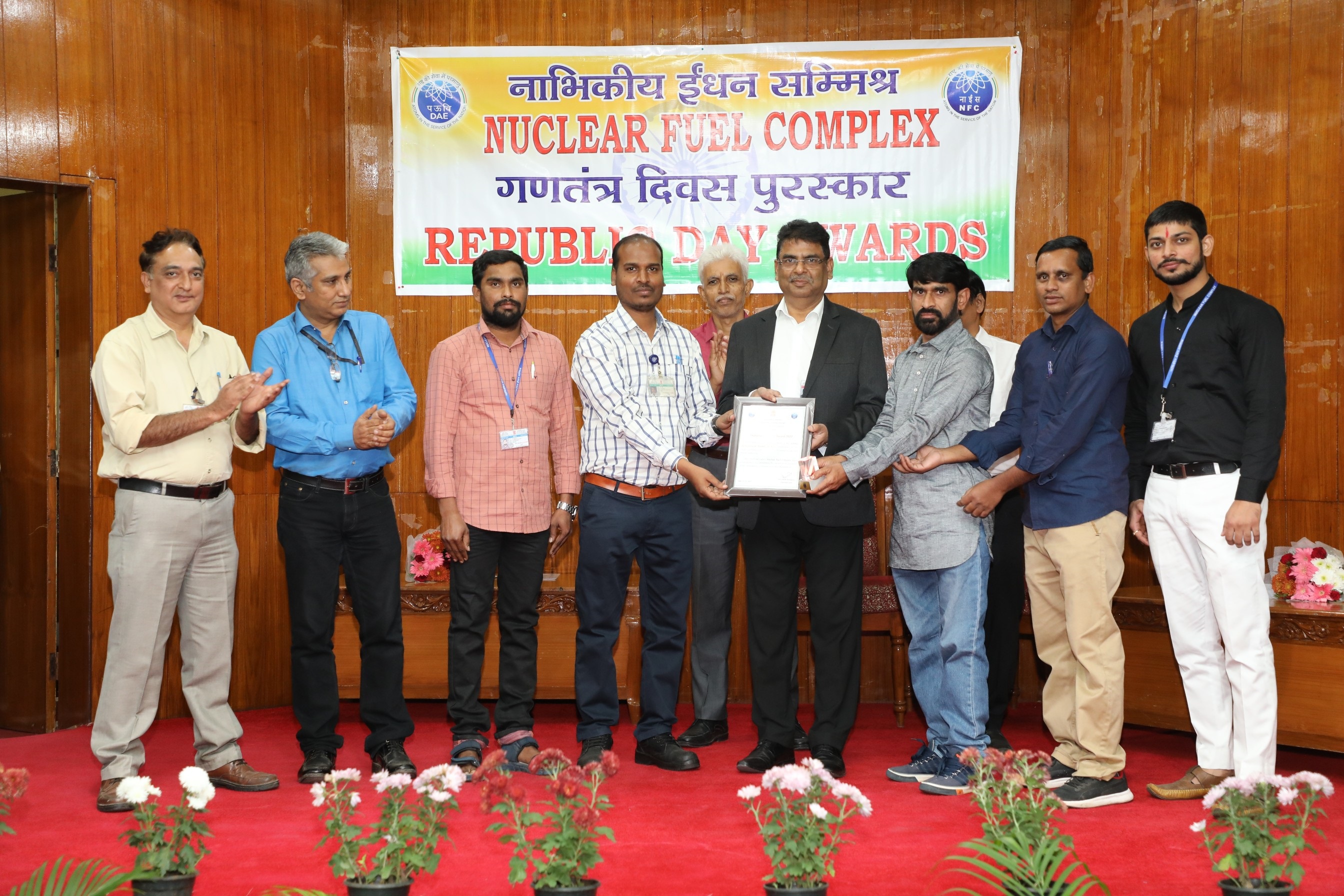 Group Award presenting for “In-house development of Insitu Die Housing furnace for Ingot extrusions” to EPP & MAINT. EPP.