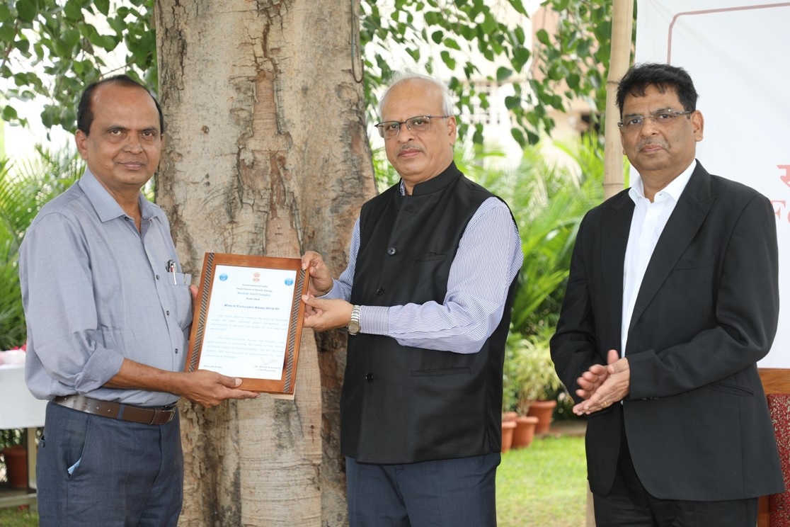 Presentation of ‘Work of Excellence’ award to Fuel Tube Group