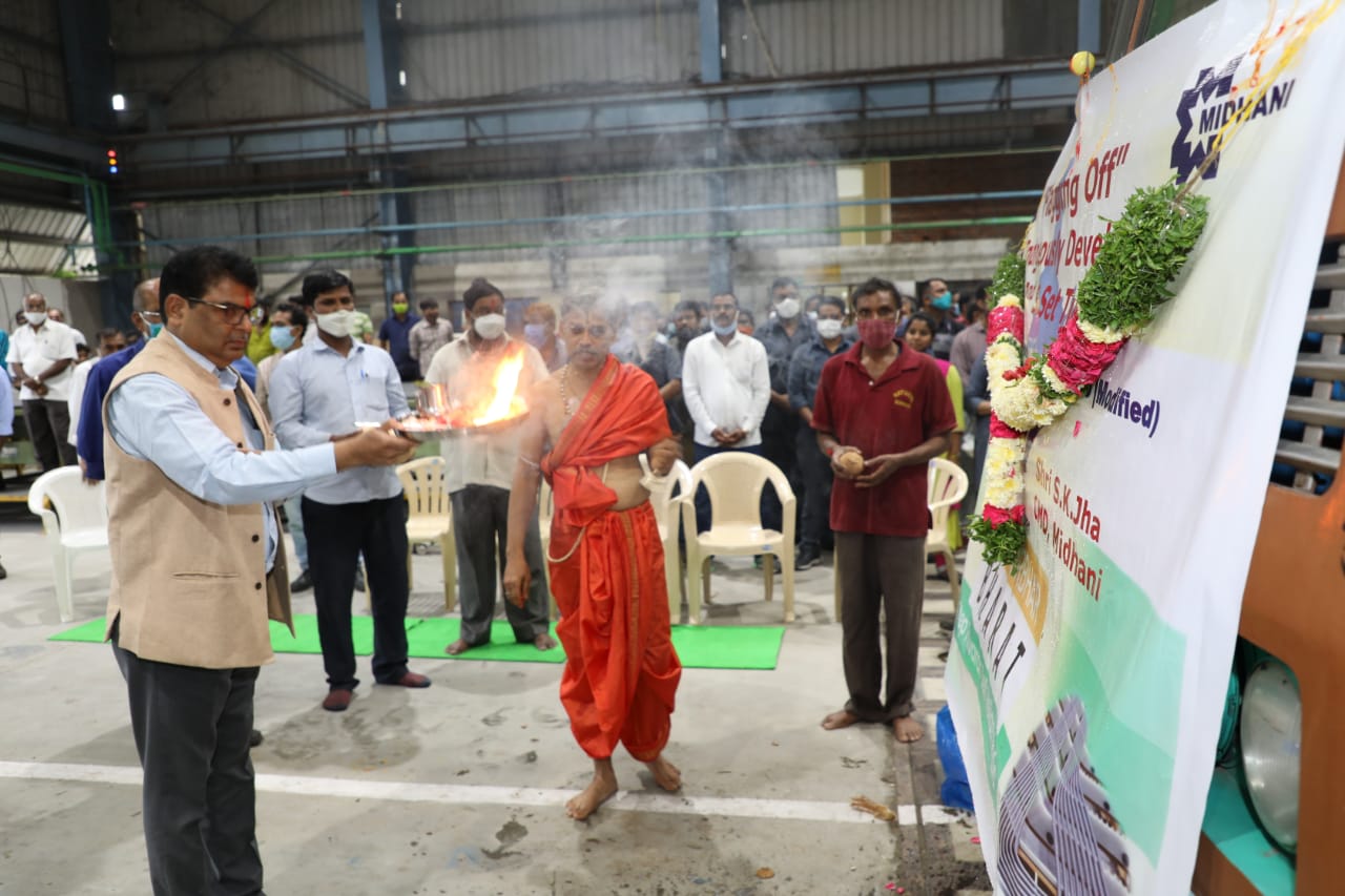 Chairman and CE, NFC performing pooja for flagging off final consignment of Alloy 800 SG Tubes.