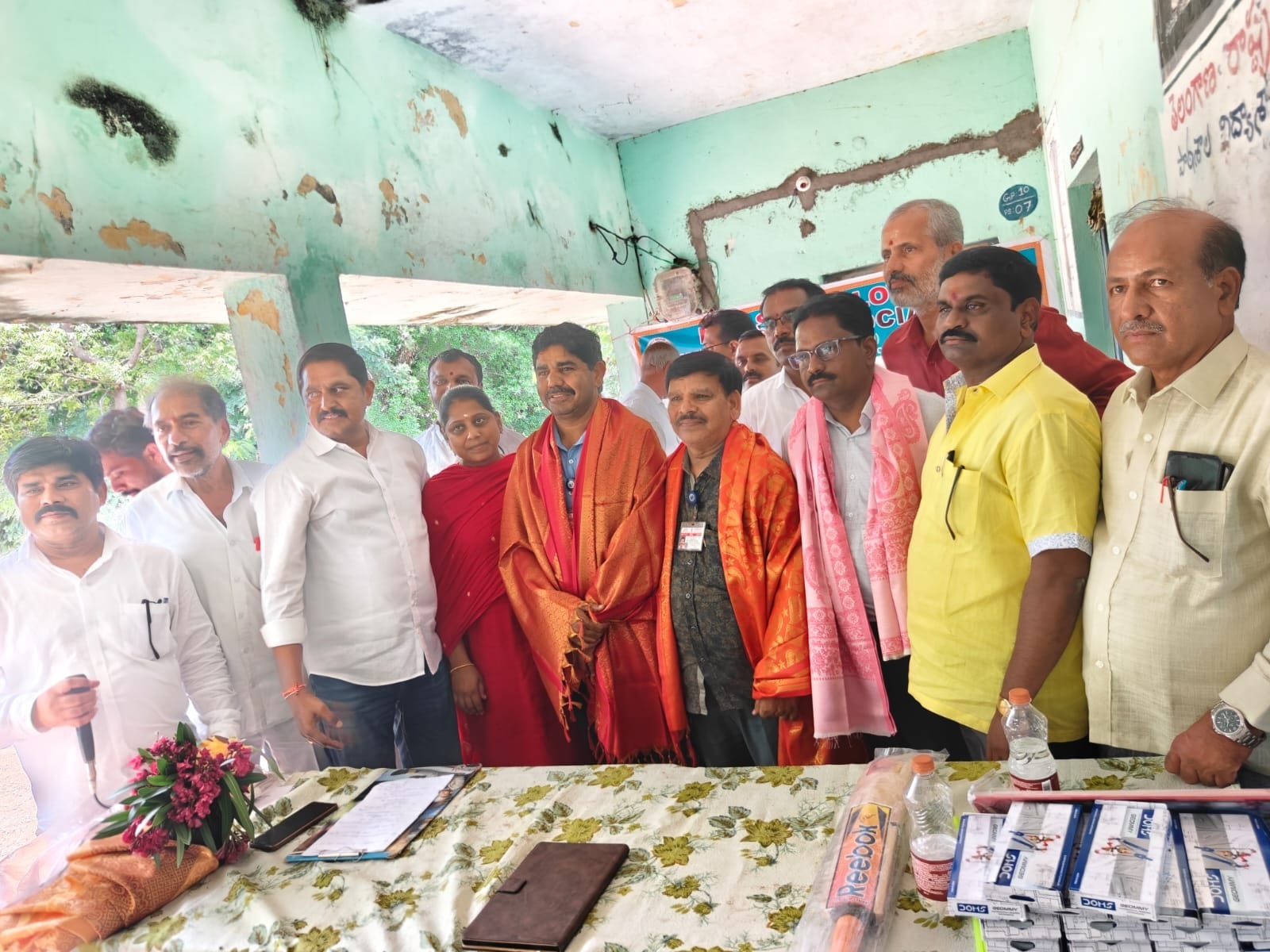 Felicitation to Chief Guest.
