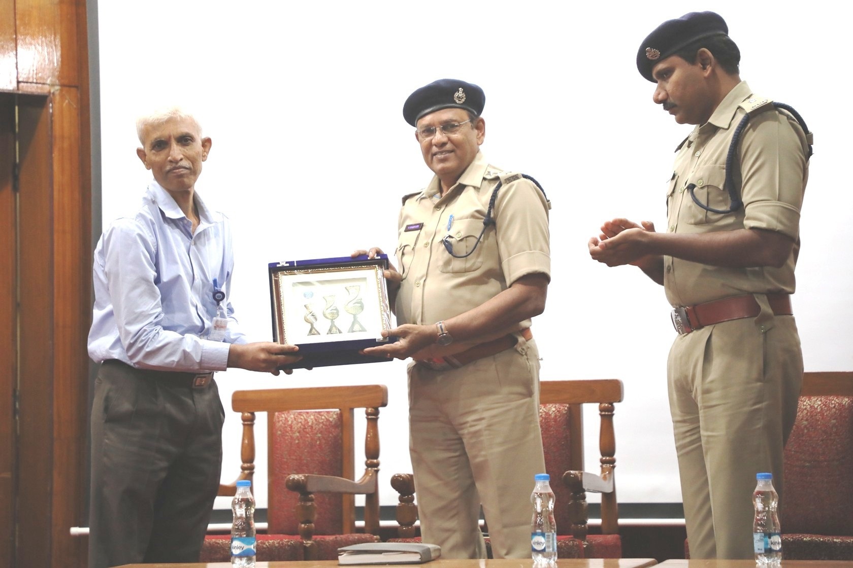 Presentation of Memento to Shri Srinath, ACP, Rachakonda, Telangana by Shri A C Wali, GM (Planning), NFC.